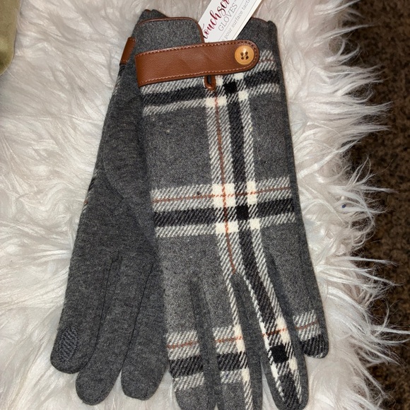 no name Accessories - Gray and Off white Touch Screen Gloves with Brown Accent. NWT